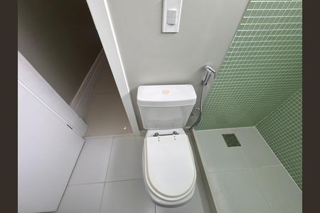 Casa de condomínio à venda com 364m², 4 quartos e 3 vagas Casa de condomínio à venda com 364m², 4 quartos e 3 vagasBanheiro Social