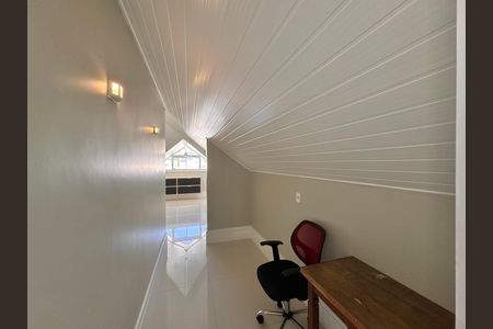 Casa de condomínio à venda com 364m², 4 quartos e 3 vagas Casa de condomínio à venda com 364m², 4 quartos e 3 vagasSalão