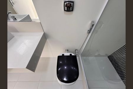 Casa de condomínio à venda com 364m², 4 quartos e 3 vagas Casa de condomínio à venda com 364m², 4 quartos e 3 vagasSuíte 3 - Banheiro