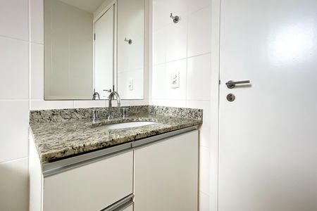 Apartamento à venda com 74m², 2 quartos e 2 vagas Apartamento à venda com 74m², 2 quartos e 2 vagasBanheiro da Suíte