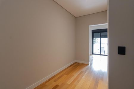 Corredor de casa à venda com 2 quartos, 190m² em Vila Nova Conceição, São Paulo