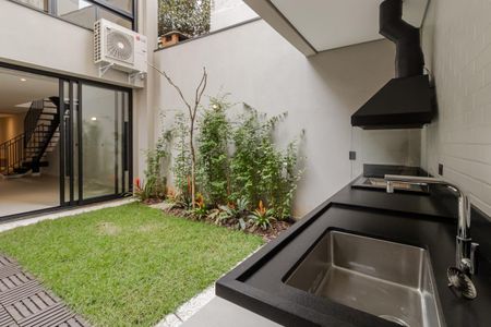 Quintal e Churrasqueira de casa à venda com 2 quartos, 190m² em Vila Nova Conceição, São Paulo