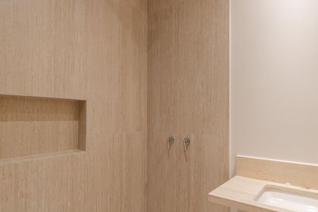 Banheiro de casa à venda com 2 quartos, 190m² em Vila Nova Conceição, São Paulo