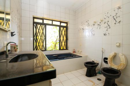Casa para alugar com 890m², 6 quartos e 6 vagas Casa para alugar com 890m², 6 quartos e 6 vagasBanheiro Suíte 1