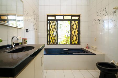 Casa para alugar com 890m², 6 quartos e 6 vagas Casa para alugar com 890m², 6 quartos e 6 vagasBanheiro Suíte 1
