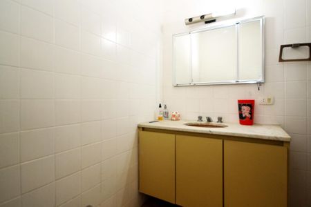 Casa para alugar com 890m², 6 quartos e 6 vagas Casa para alugar com 890m², 6 quartos e 6 vagasBanheiro Quartos 1 e 2
