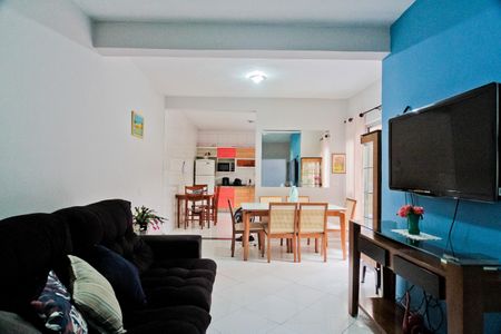 Casa à venda com 268m², 4 quartos e 2 vagas Casa à venda com 268m², 4 quartos e 2 vagasSala