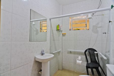 Casa à venda com 268m², 4 quartos e 2 vagas Casa à venda com 268m², 4 quartos e 2 vagasCasa 3 - banheiro