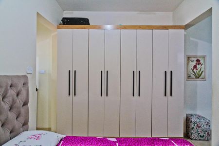 Casa à venda com 268m², 4 quartos e 2 vagas Casa à venda com 268m², 4 quartos e 2 vagasCasa 3 - quarto