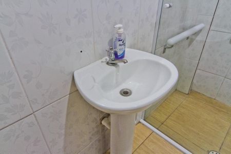Casa à venda com 268m², 4 quartos e 2 vagas Casa à venda com 268m², 4 quartos e 2 vagasCasa 3 - banheiro