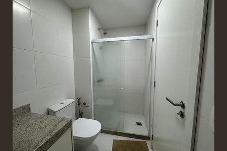 Banheiro Suíte 1 de apartamento para alugar com 2 quartos, 80m² em Barra Olímpica, Rio de Janeiro