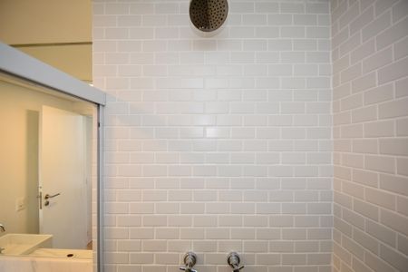 banheiro suite de apartamento para alugar com 1 quarto, 54m² em Pinheiros, São Paulo