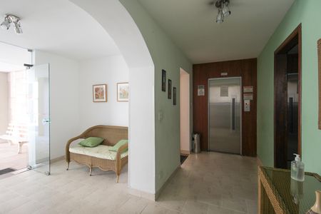 Apartamento para alugar com 81m², 2 quartos e 1 vaga Apartamento para alugar com 81m², 2 quartos e 1 vagaHall