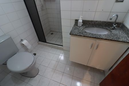 Banheiro de apartamento para alugar com 3 quartos, 67m² em Vila Osasco, Osasco