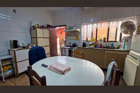 Casa para alugar com 2 quartos, 250m² em Jardim Guarapiranga, São Paulo