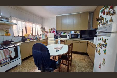Casa para alugar com 2 quartos, 250m² em Jardim Guarapiranga, São Paulo