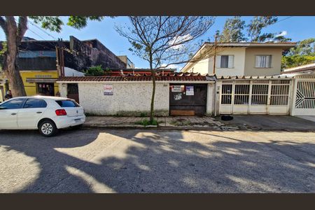 Casa para alugar com 2 quartos, 250m² em Jardim Guarapiranga, São Paulo