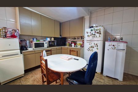 Casa para alugar com 2 quartos, 250m² em Jardim Guarapiranga, São Paulo