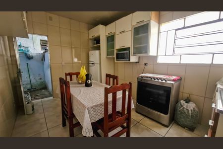 Casa à venda com 2 quartos, 140m² em Jardim Cliper, São Paulo