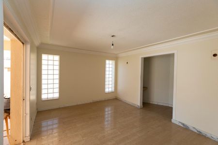 Casa para alugar com 380m², 4 quartos e 2 vagas Casa para alugar com 380m², 4 quartos e 2 vagasSALA DE JANTAR