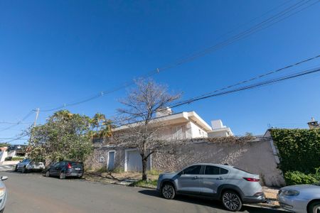 VISTA LATERAL  de casa para alugar com 4 quartos, 380m² em Jardim Campinas, Campinas