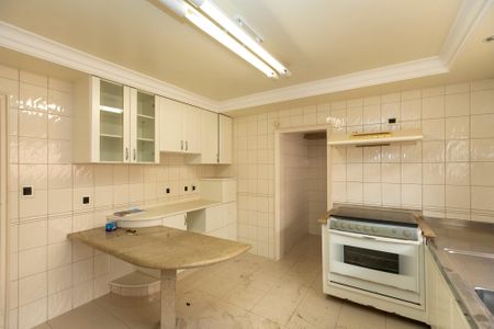 Casa para alugar com 380m², 4 quartos e 2 vagas Casa para alugar com 380m², 4 quartos e 2 vagasCOZINHA