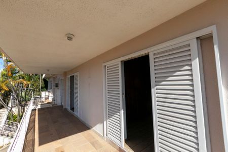 VARANDA LATERAL de casa para alugar com 4 quartos, 380m² em Jardim Campinas, Campinas