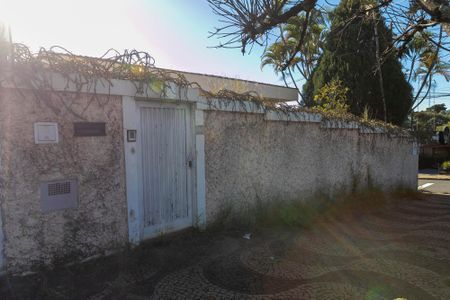 Casa para alugar com 380m², 4 quartos e 2 vagas Casa para alugar com 380m², 4 quartos e 2 vagasFRENTE DO IMÓVEL