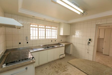 Casa para alugar com 380m², 4 quartos e 2 vagas Casa para alugar com 380m², 4 quartos e 2 vagasCOZINHA