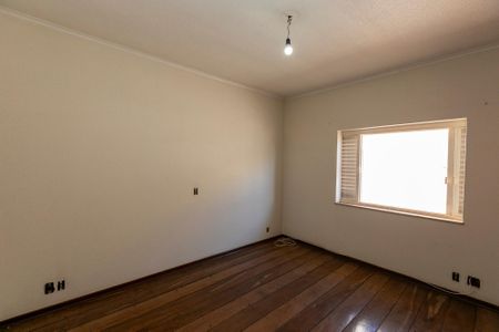 Casa para alugar com 380m², 4 quartos e 2 vagas Casa para alugar com 380m², 4 quartos e 2 vagasQUARTO Nº 1 - SUITE