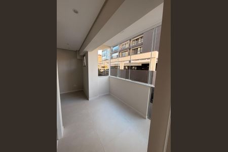 Apartamento à venda com 49m², 2 quartos e 1 vaga Apartamento à venda com 49m², 2 quartos e 1 vagaVaranda