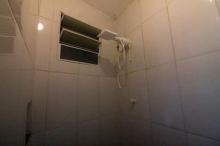 Banheiro de kitnet/studio para alugar com 1 quarto, 17m² em Campo Belo, São Paulo