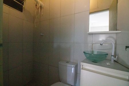 Banheiro de kitnet/studio para alugar com 1 quarto, 17m² em Campo Belo, São Paulo