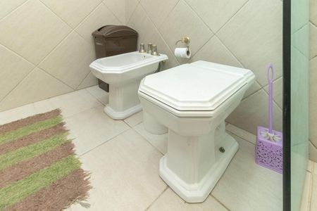 Casa para alugar com 376m², 4 quartos e sem vaga Casa para alugar com 376m², 4 quartos e sem vagaBanheiro da Suíte