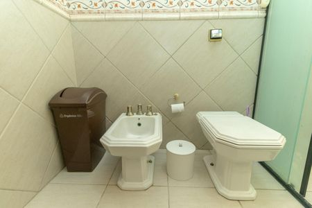 Casa para alugar com 376m², 4 quartos e sem vaga Casa para alugar com 376m², 4 quartos e sem vagaBanheiro da Suíte