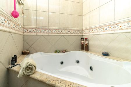 Casa para alugar com 376m², 4 quartos e sem vaga Casa para alugar com 376m², 4 quartos e sem vagaBanheiro da Suíte