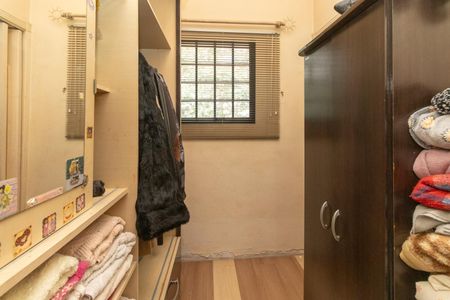 Casa para alugar com 376m², 4 quartos e sem vaga Casa para alugar com 376m², 4 quartos e sem vagaCloset da suíte
