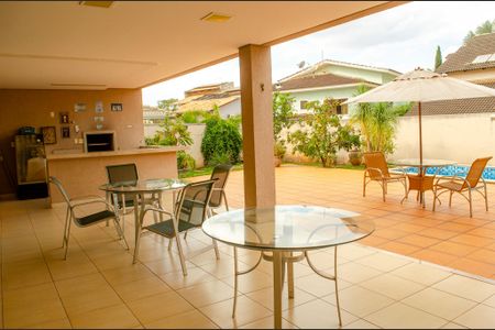 Casa de condomínio à venda com 280m², 5 quartos e 4 vagas Casa de condomínio à venda com 280m², 5 quartos e 4 vagasQuintal