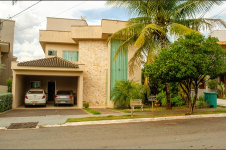 Fachada de casa de condomínio à venda com 5 quartos, 280m² em Loteamento Portal do Sol I, Goiânia