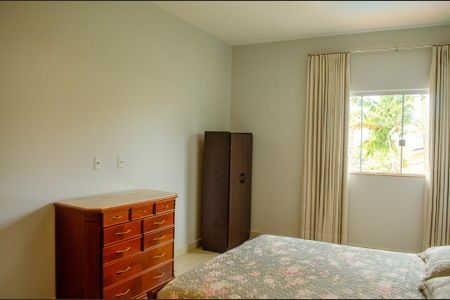 Casa de condomínio à venda com 280m², 5 quartos e 4 vagas Casa de condomínio à venda com 280m², 5 quartos e 4 vagasSuíte 4