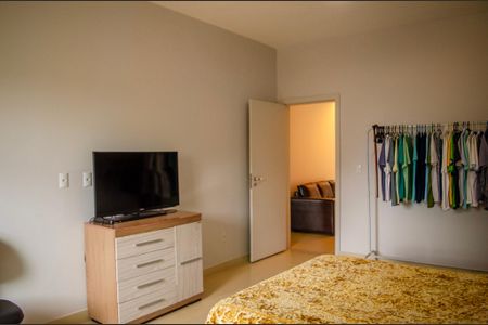 Casa de condomínio à venda com 280m², 5 quartos e 4 vagas Casa de condomínio à venda com 280m², 5 quartos e 4 vagasSuíte 3