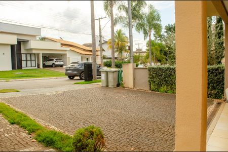Garagem de casa de condomínio à venda com 5 quartos, 280m² em Loteamento Portal do Sol I, Goiânia