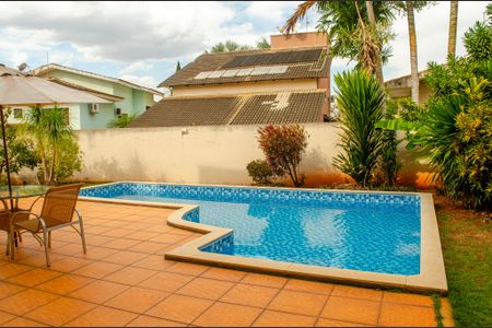 Casa de condomínio à venda com 280m², 5 quartos e 4 vagas Casa de condomínio à venda com 280m², 5 quartos e 4 vagasPiscina