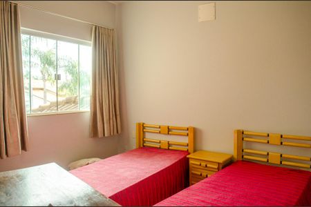 Casa de condomínio à venda com 280m², 5 quartos e 4 vagas Casa de condomínio à venda com 280m², 5 quartos e 4 vagasSuíte 1