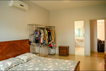 Casa de condomínio à venda com 280m², 5 quartos e 4 vagas Casa de condomínio à venda com 280m², 5 quartos e 4 vagasSuíte 4