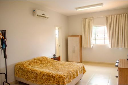 Casa de condomínio à venda com 280m², 5 quartos e 4 vagas Casa de condomínio à venda com 280m², 5 quartos e 4 vagasSuíte 3