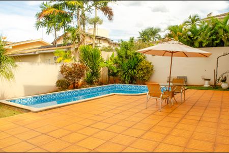 Casa de condomínio à venda com 280m², 5 quartos e 4 vagas Casa de condomínio à venda com 280m², 5 quartos e 4 vagasPiscina