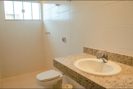 Casa de condomínio à venda com 280m², 5 quartos e 4 vagas Casa de condomínio à venda com 280m², 5 quartos e 4 vagasBanheiro da Suíte 2