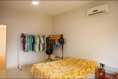 Casa de condomínio à venda com 280m², 5 quartos e 4 vagas Casa de condomínio à venda com 280m², 5 quartos e 4 vagasSuíte 3