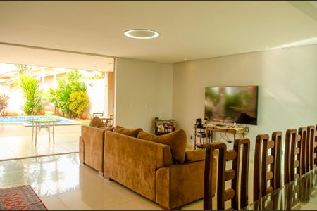 Casa de condomínio à venda com 280m², 5 quartos e 4 vagas Casa de condomínio à venda com 280m², 5 quartos e 4 vagasSala